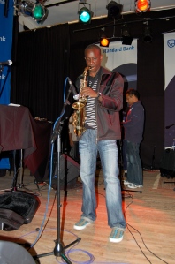 Sam Mtukudzi in a sound check session